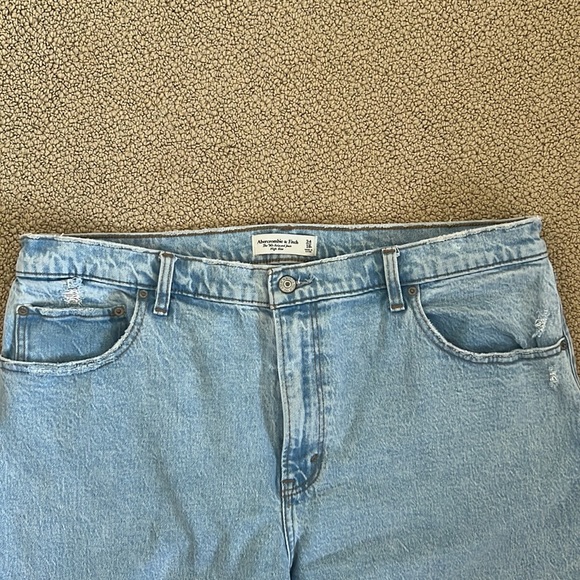 Abercrombie High Rise 90s Relaxed Jeans - Picture 5 of 7